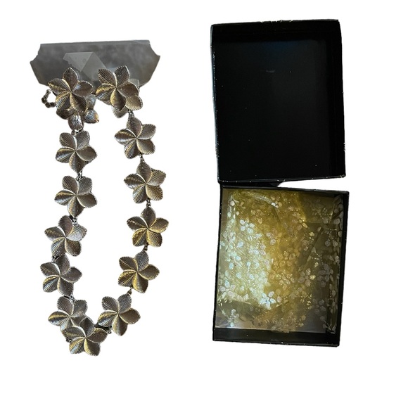 Jewelry Set Earrings and Necklace - Picture 1 of 3